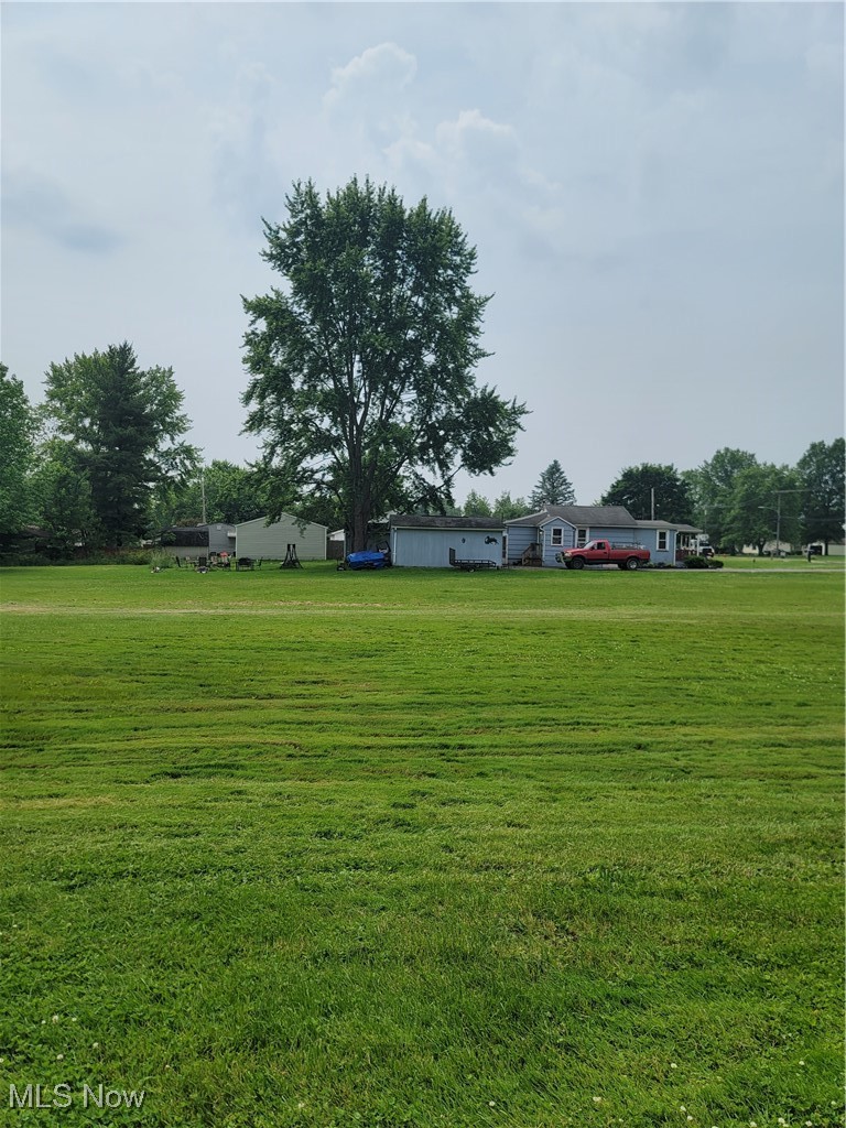 145 North Road Niles, OH 44446 - Photo 6 of 24 View of grassy yard