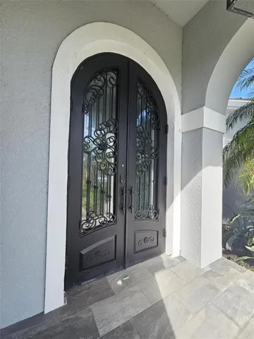 a view of entrance and door with a mirror