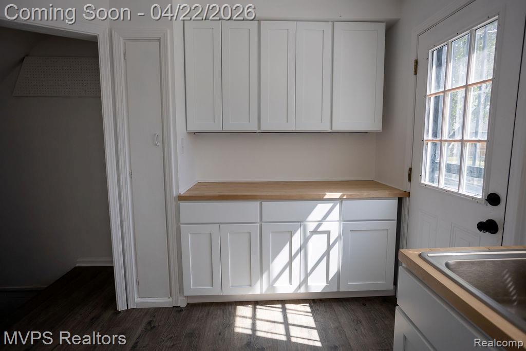 22148 Moross Road Grosse Pointe, MI 48236 - Photo 6 of 21