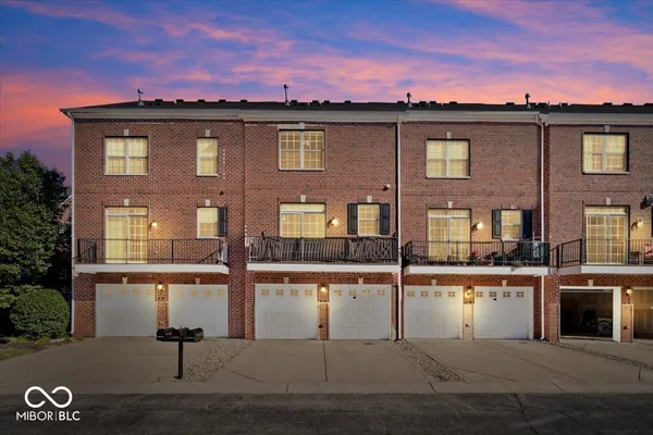 $2,100 | 11910 Riley Drive, Unit 2, Zionsville, IN 46077