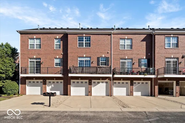 $2,100 | 11910 Riley Drive, Unit 2, Zionsville, IN 46077