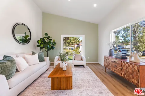 $1,223,000 | 4309 Sutro Avenue, Los Angeles, CA 90008