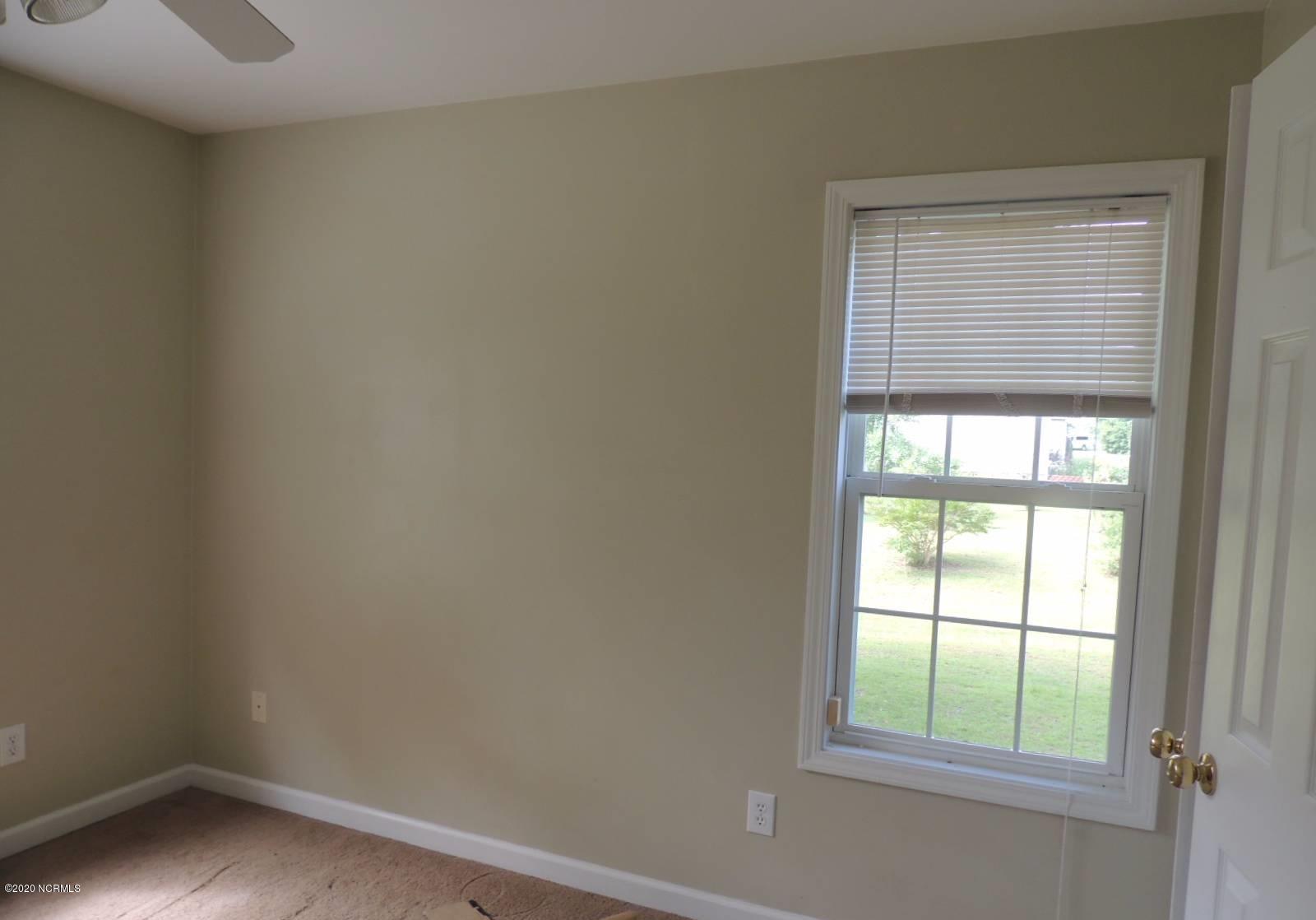 204 Marie Court Havelock, NC 28532 - Photo 14 of 41 back room angle