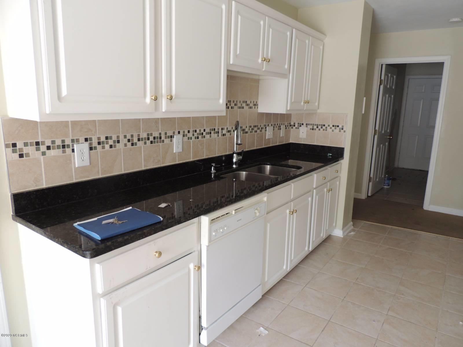 204 Marie Court Havelock, NC 28532 - Photo 27 of 41 Kitchen Left