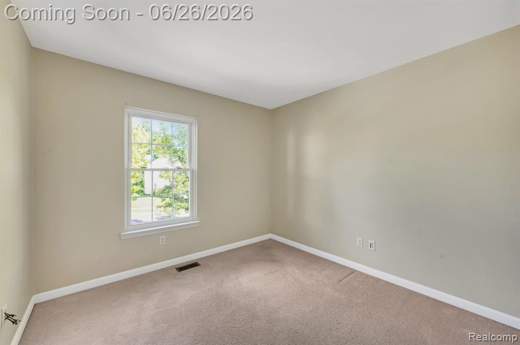 126 Eagle Ridge Road Lake Orion, MI 48360 - Photo 14 of 29