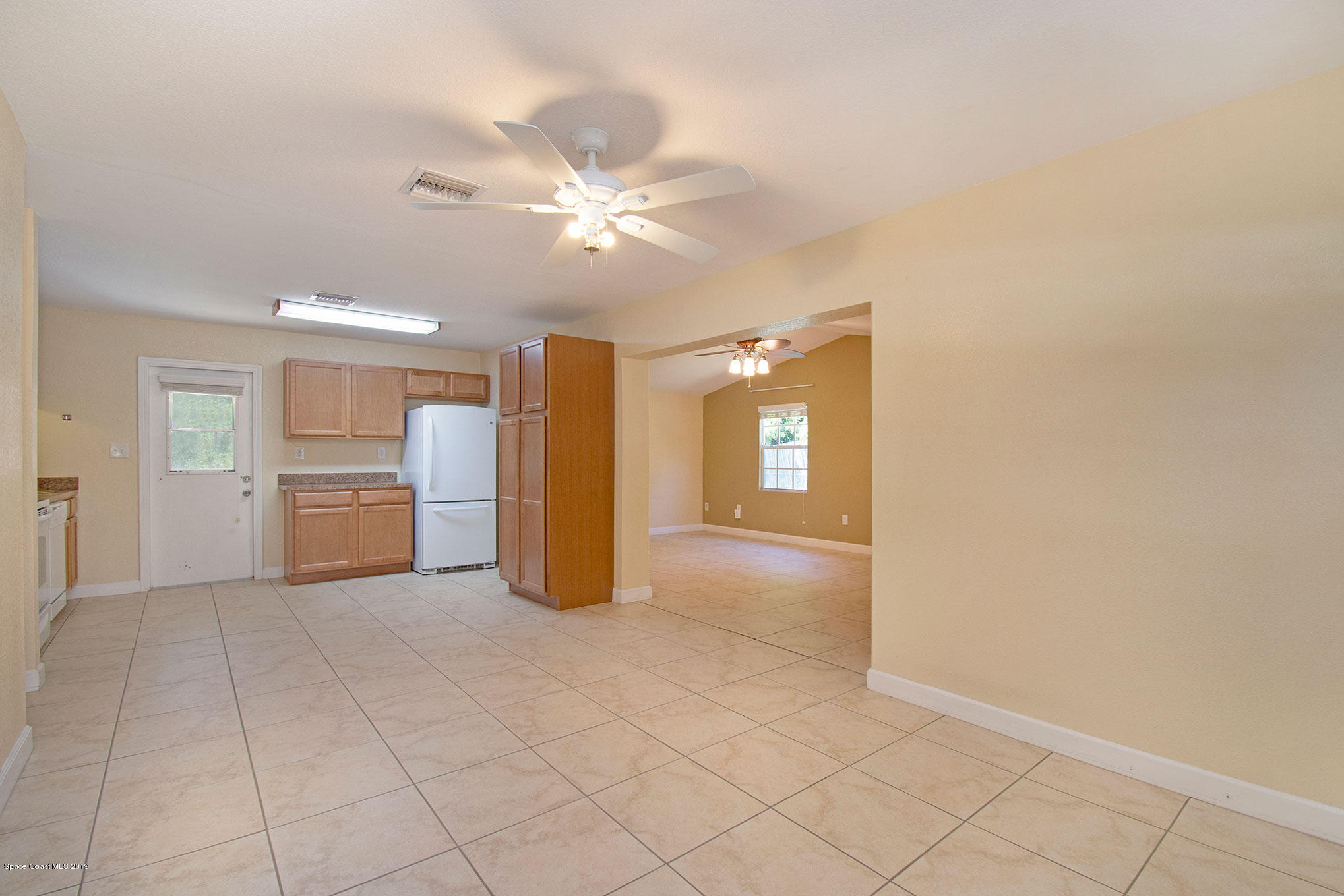2238 King Richard Road Melbourne, FL 32935 - Photo 16 of 20 Kitchen/Dining