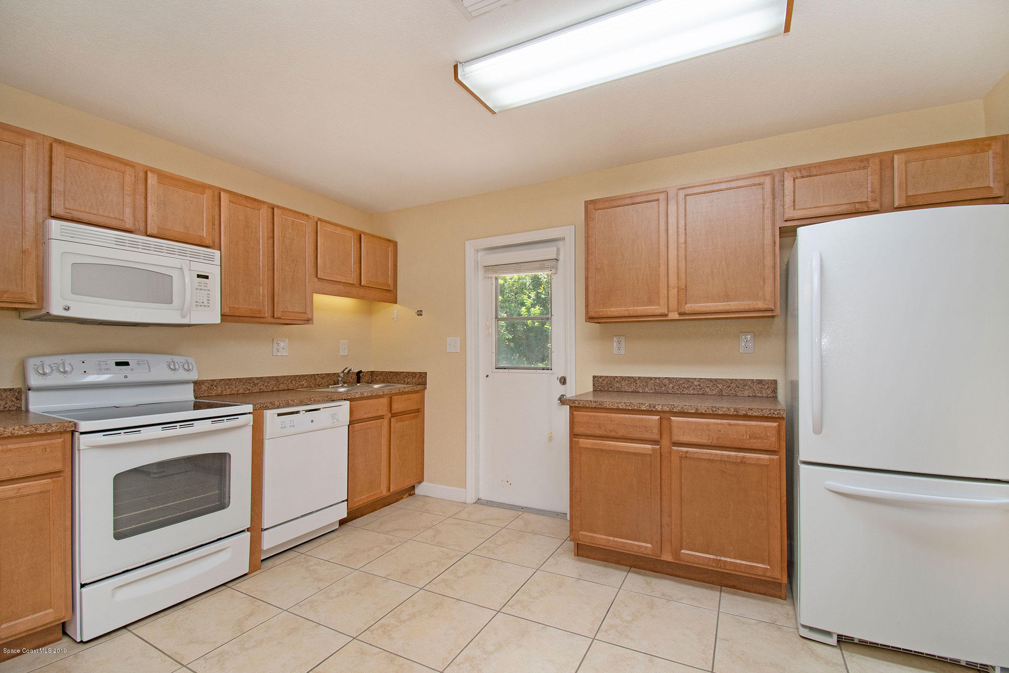 2238 King Richard Road Melbourne, FL 32935 - Photo 17 of 20 Kitchen 2