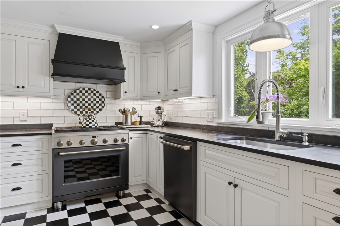 229 Shore Road Westerly, RI 02891 - Photo 17 of 40