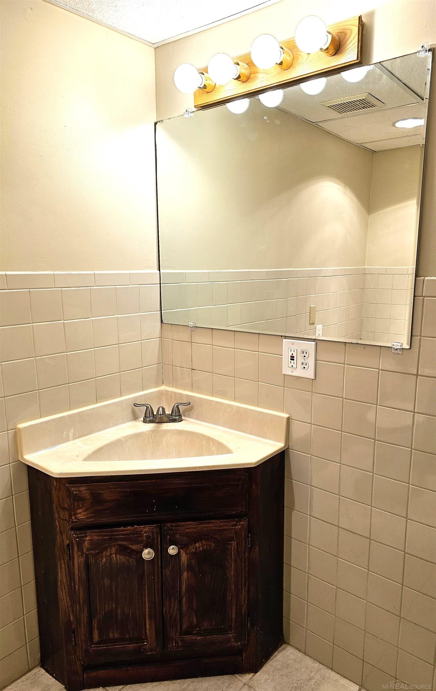 2191 Crystal Drive Rochester, MI 48309 - Photo 48 of 63