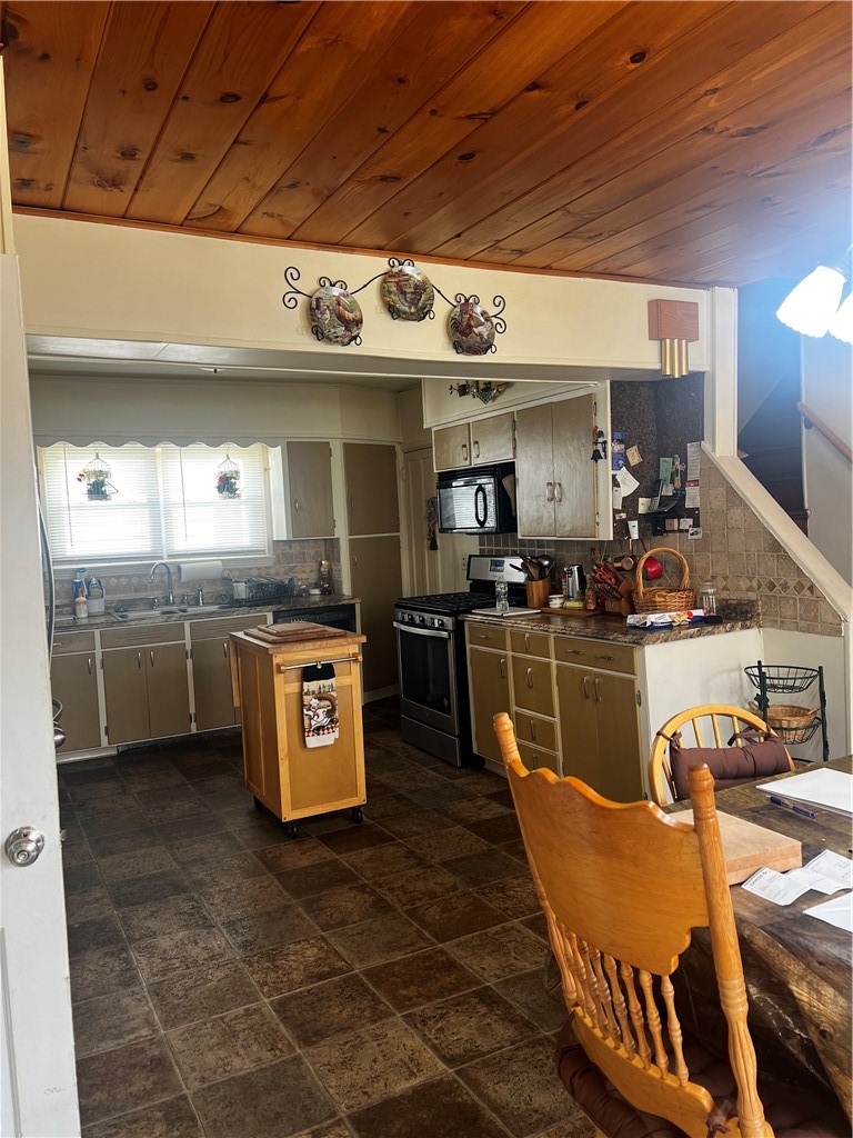 12 Locust Street Norwich, NY 13815 - Photo 16 of 41