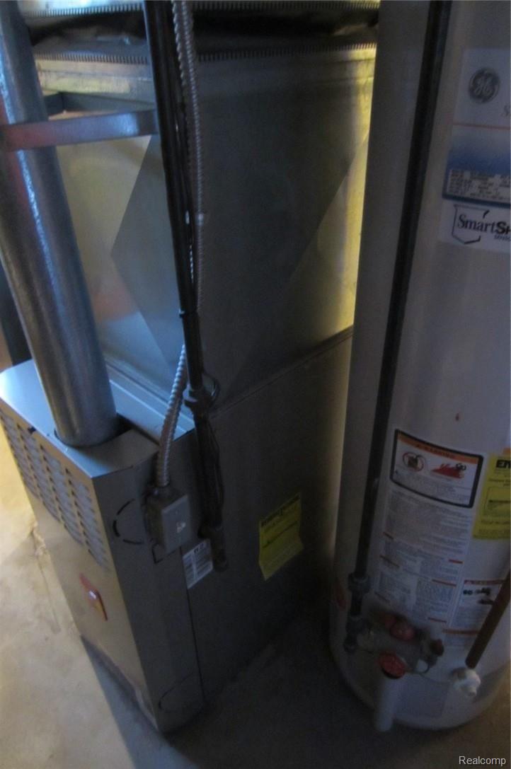 1671 Dennett Lane Rochester, MI 48307 - Photo 21 of 23 Gas forced air furnace, and gas water heater.