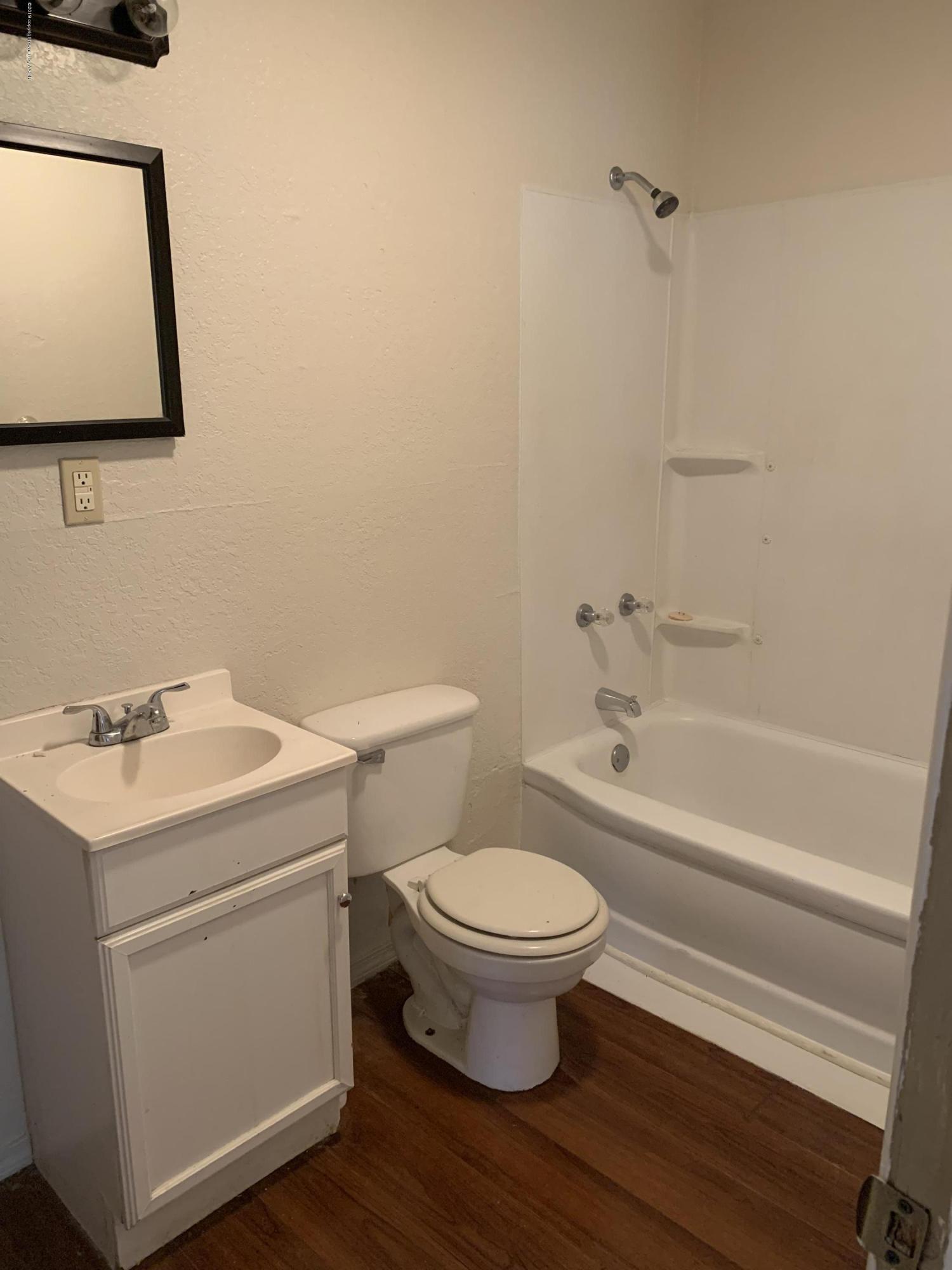 4302 South Polk Street Amarillo, TX 79110 - Photo 8 of 9 Bathroom