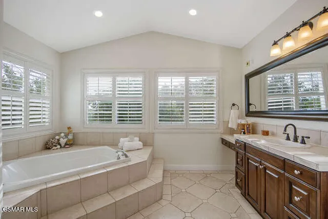 $2,300,000 | 11076 Vare Court, Moorpark, CA 93021