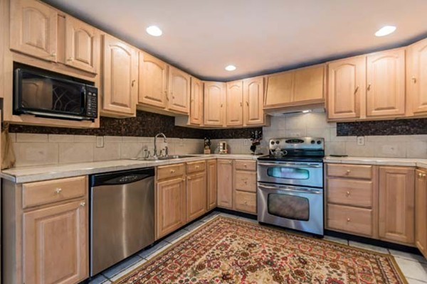 8 Greenwood Road Andover, MA 01810 - Photo 2 of 29 Gallery Image 2