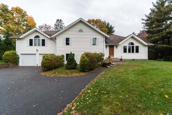 8 Greenwood Road Andover, MA 01810 - Photo 3 of 29 Gallery Image 3
