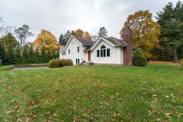 8 Greenwood Road Andover, MA 01810 - Photo 4 of 29 Gallery Image 4