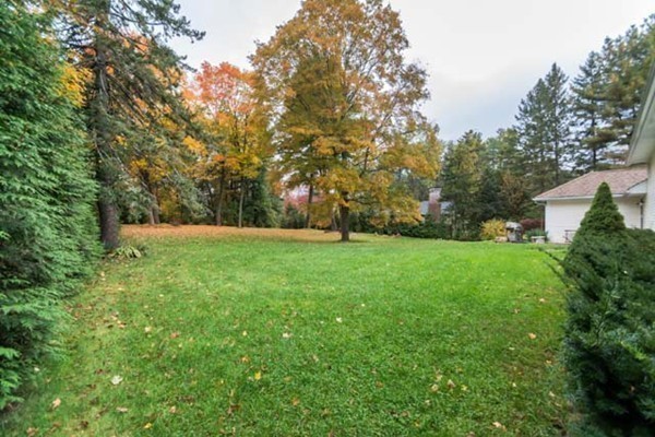8 Greenwood Road Andover, MA 01810 - Photo 5 of 29 Gallery Image 5