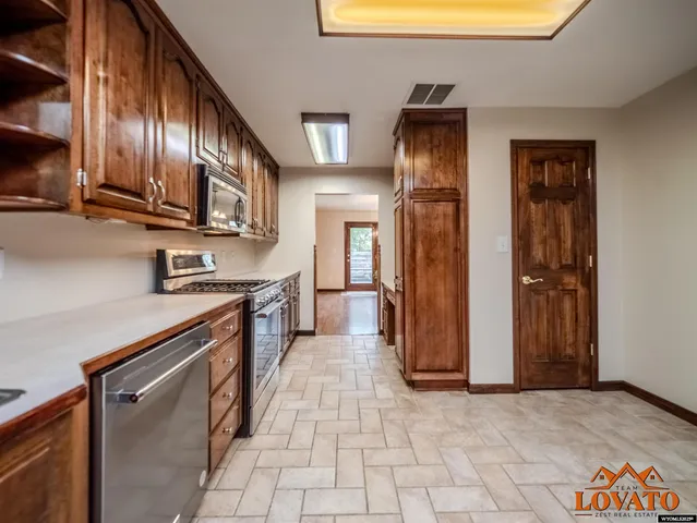 $550,000 | 803 Warr Avenue, Douglas, WY 82633