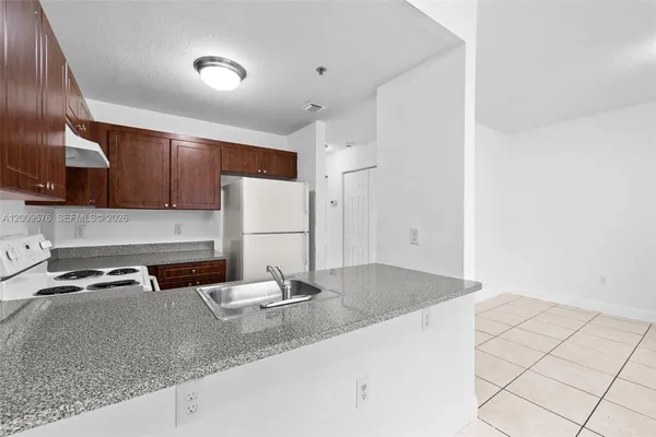 $2,100 | 2461 West 78th Street, Unit 201, Hialeah, FL 33016