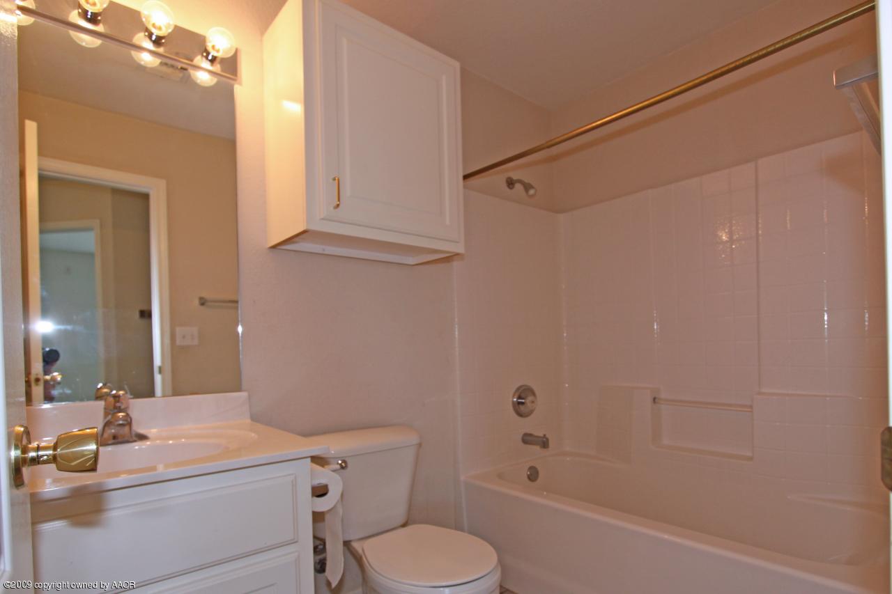 7002 Sheldon Road Amarillo, TX 79109 - Photo 2 of 14 Bathroom