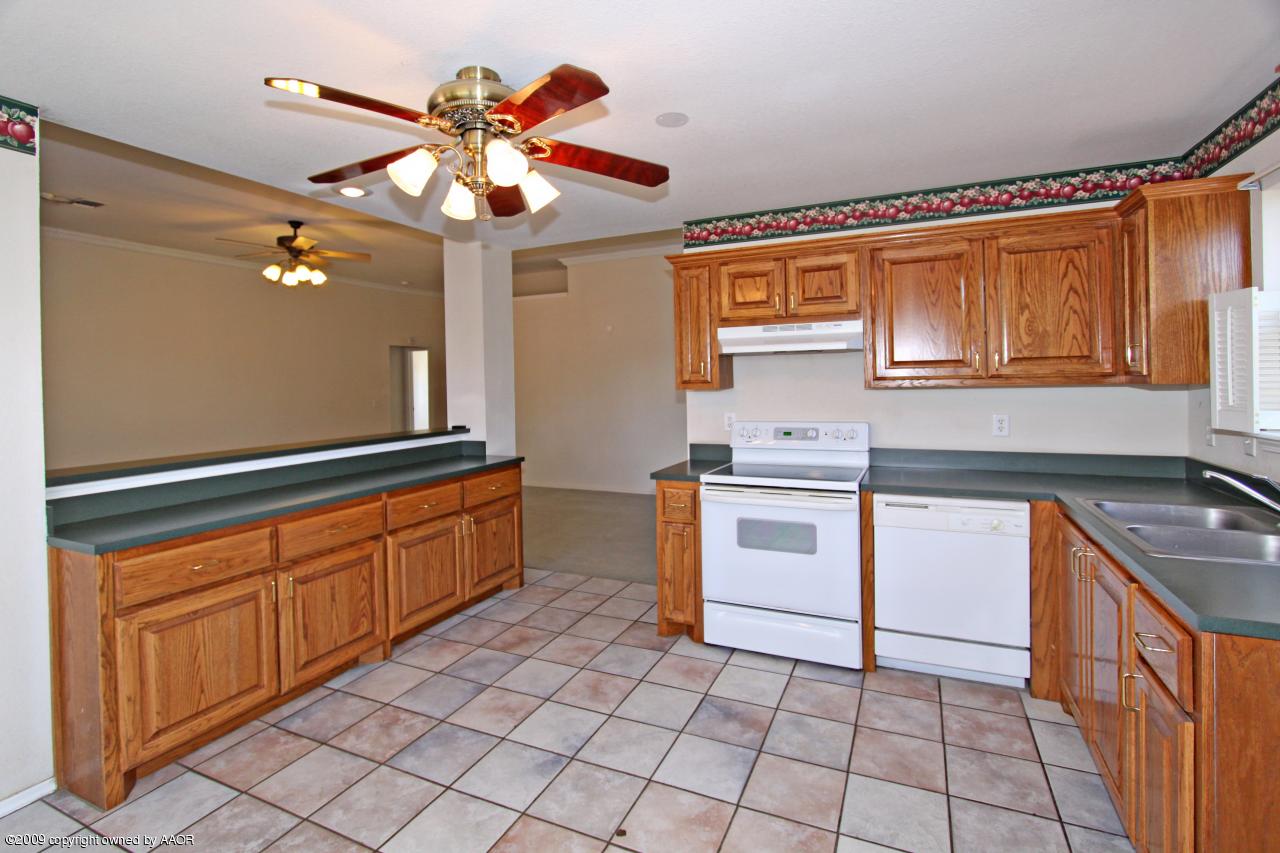 7002 Sheldon Road Amarillo, TX 79109 - Photo 7 of 14 Kitchen 2