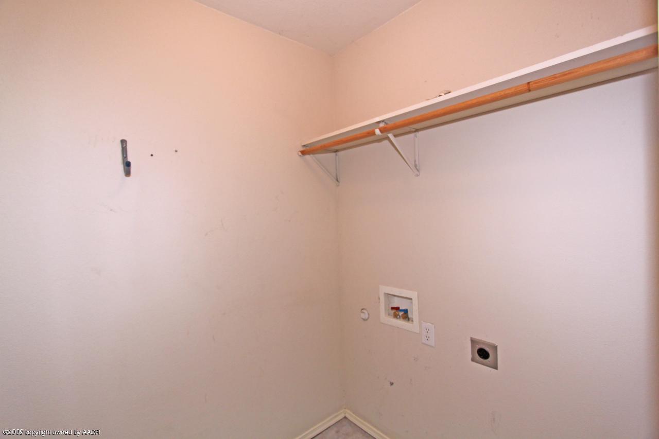 7002 Sheldon Road Amarillo, TX 79109 - Photo 9 of 14 Laundry Room