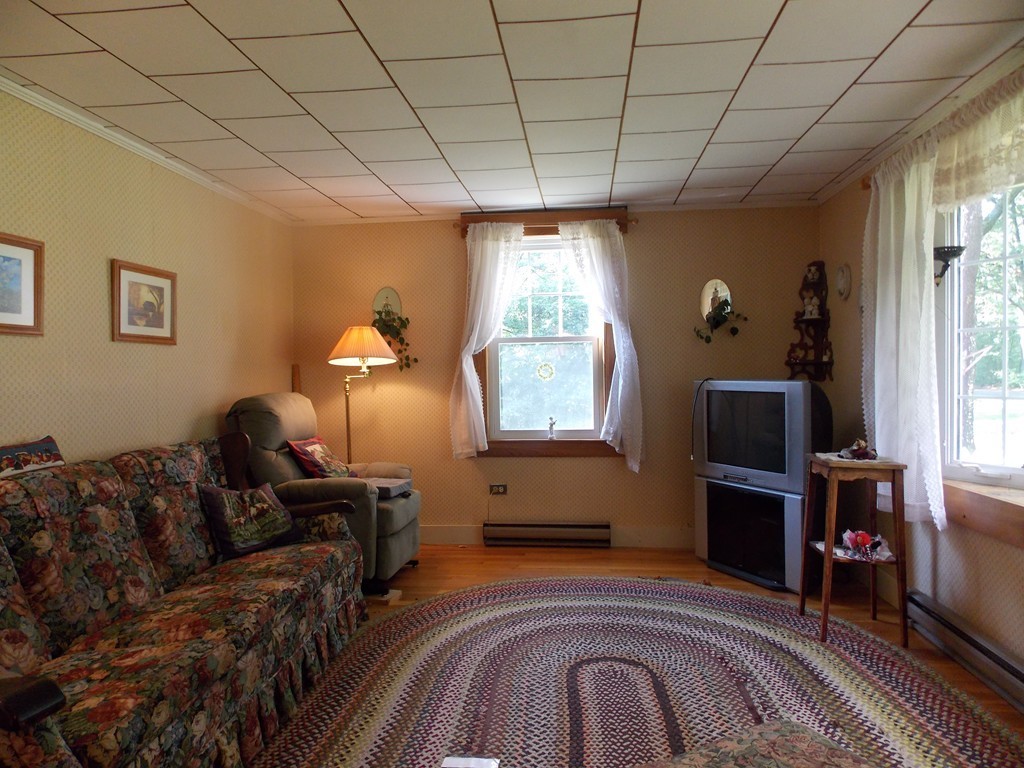 3 Ragged Hill Road Hubbardston, MA 01452 - Photo 4 of 17 Gallery Image 4