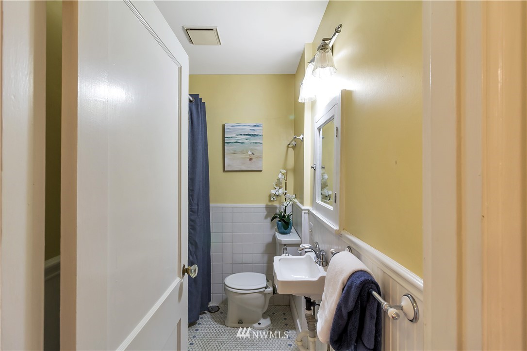 1128 North 76th Street Seattle, WA 98103 - Photo 18 of 35 Gallery Image 18