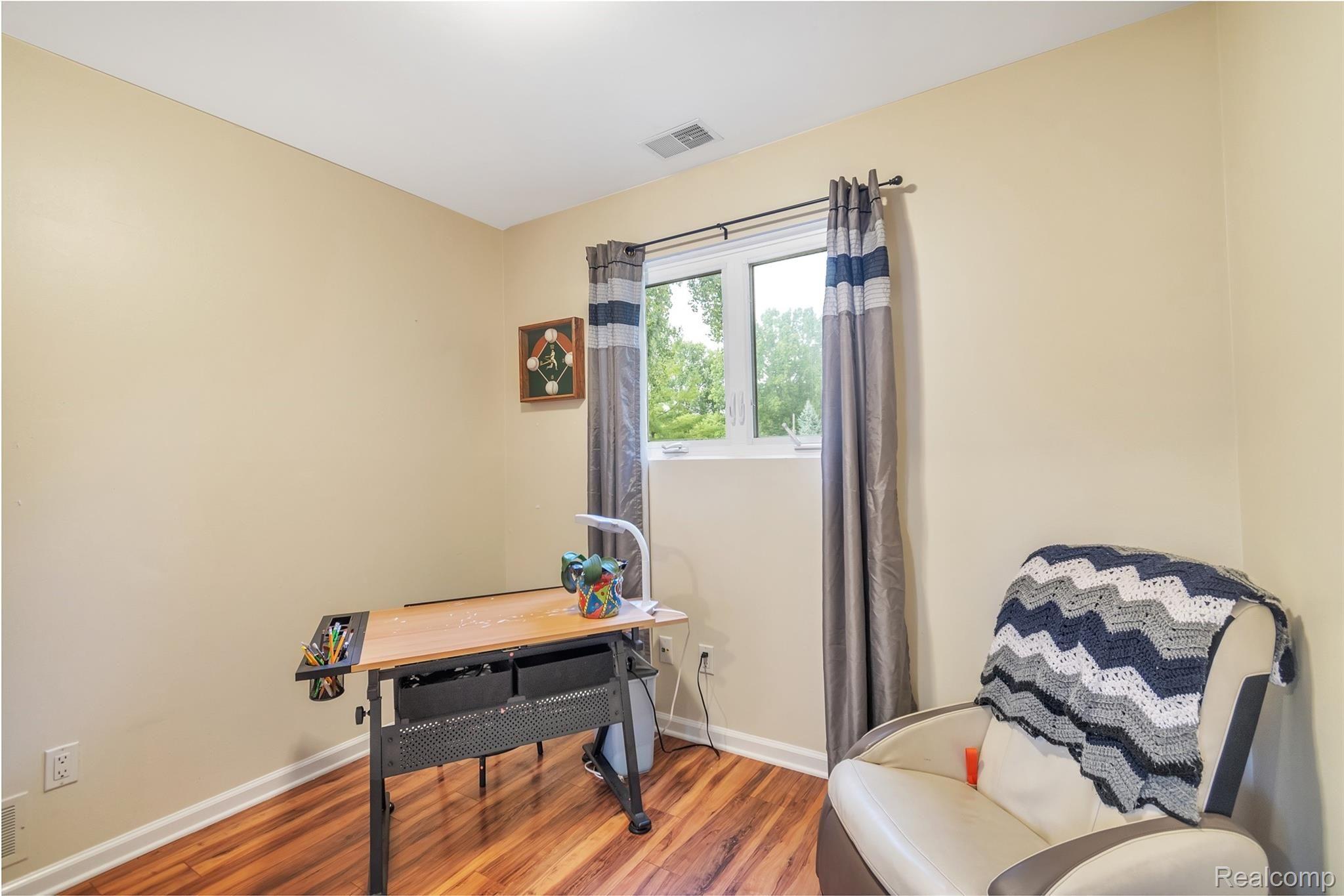 1852 Henbert Road West Bloomfield, MI 48324 - Photo 19 of 34 22-1852 Henbert Rd-WindowStill-Real.jpg