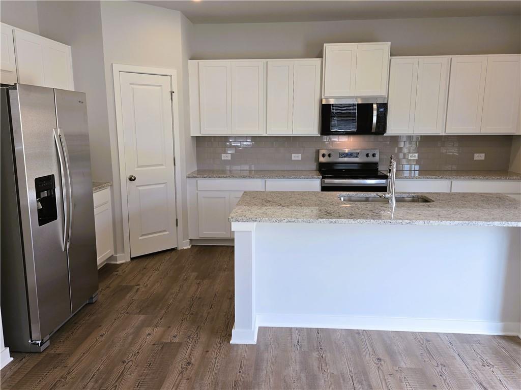5539 Rosehall Place Atlanta, GA 30349 - Photo 5 of 24