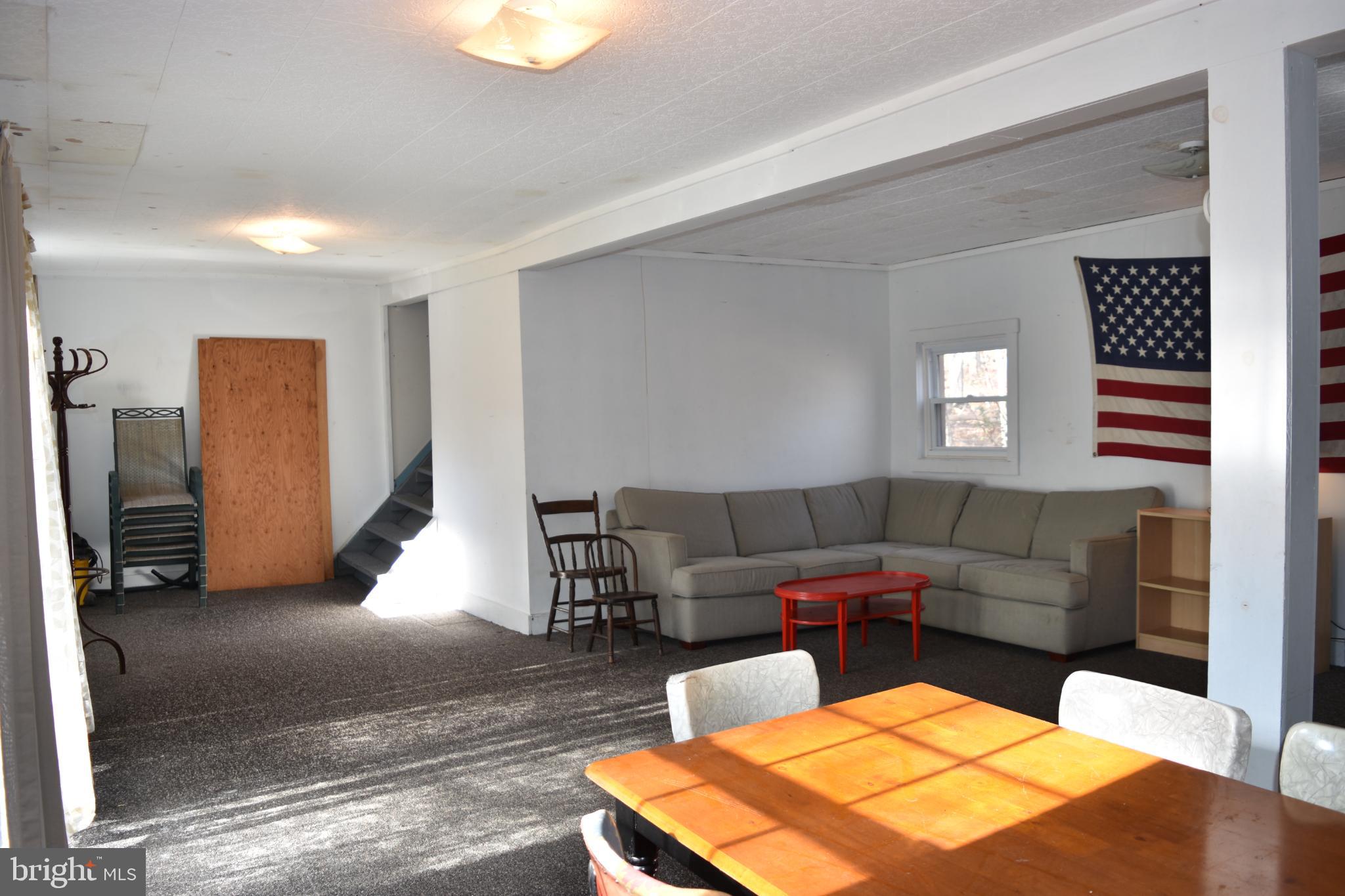 1417 Mountainside Road Berkeley Springs, WV 25411 - Photo 19 of 76 Spacious room with inviting natural light.