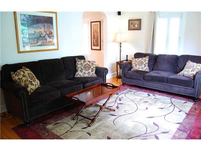 21 Duncan Road East Providence, RI 02916 - Photo 8 of 25 Living Room.