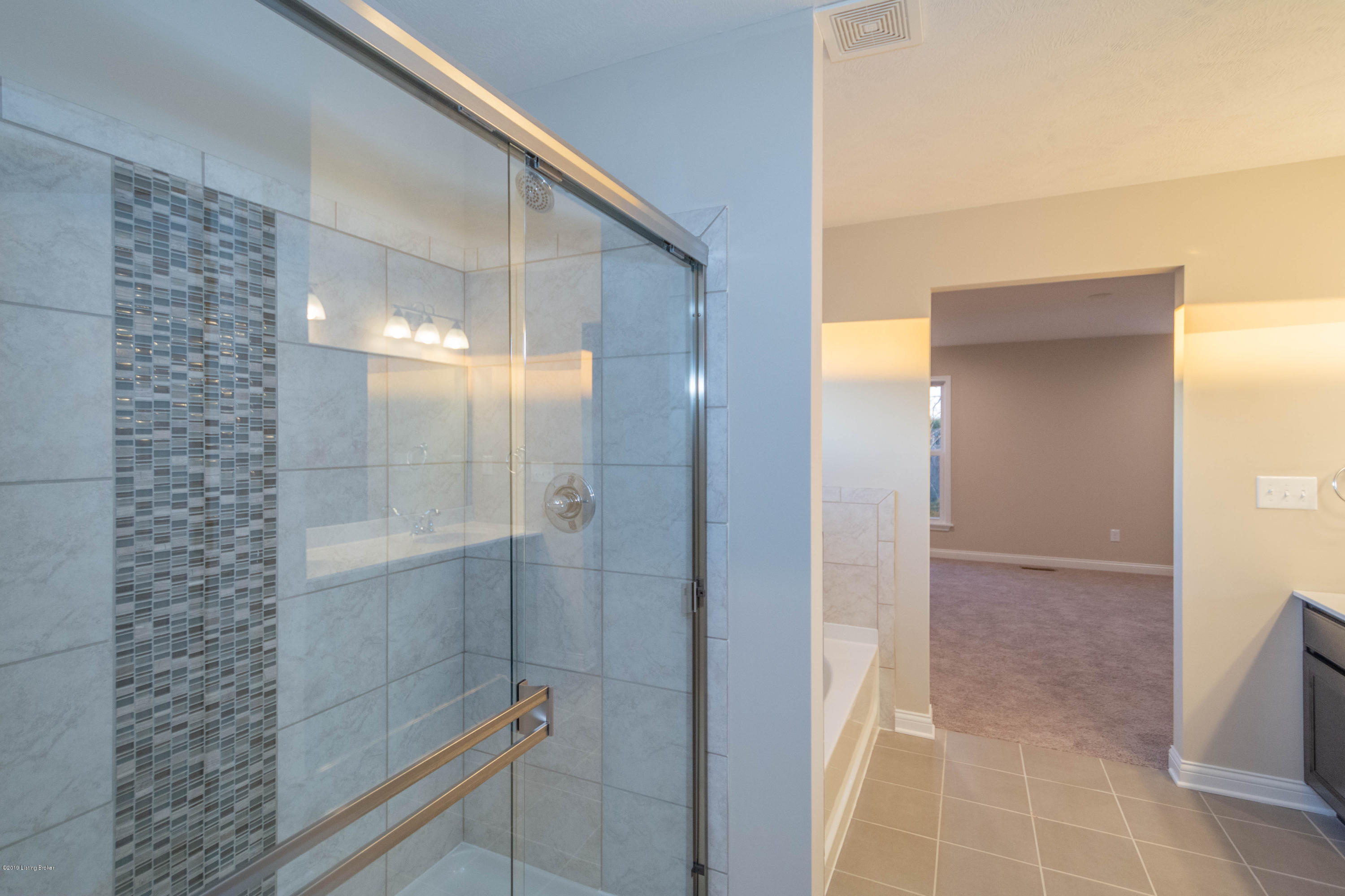 396 Highland Ridge Drive Mount Washington, KY 40047 - Photo 23 of 38 23-Owner's Shower