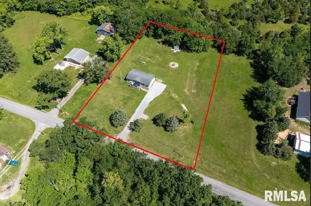 $137,000 | 17227 Number 9 Blacktop, West Frankfort, IL 62896