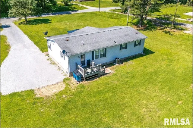 $137,000 | 17227 Number 9 Blacktop, West Frankfort, IL 62896