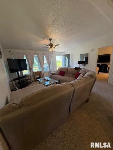 $137,000 | 17227 Number 9 Blacktop, West Frankfort, IL 62896