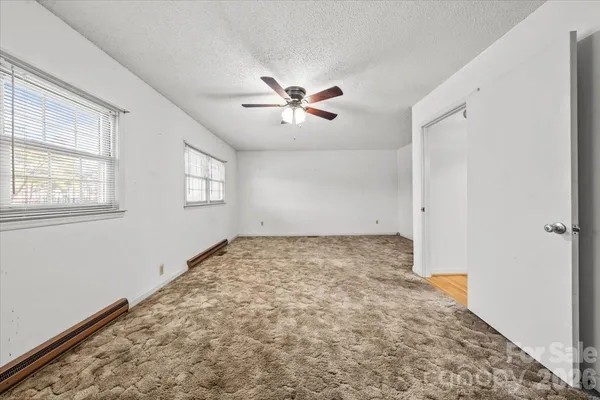 a view of empty room with window
