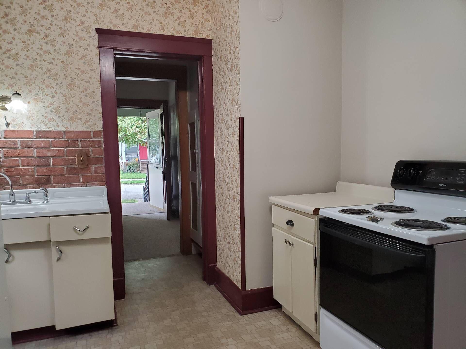 2423 20th Street Racine, WI 53403 - Photo 7 of 28 1634322354104.JPEG