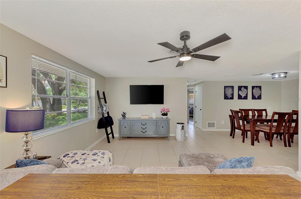 361 Falkland Road Venice, FL 34293 - Photo 7 of 40