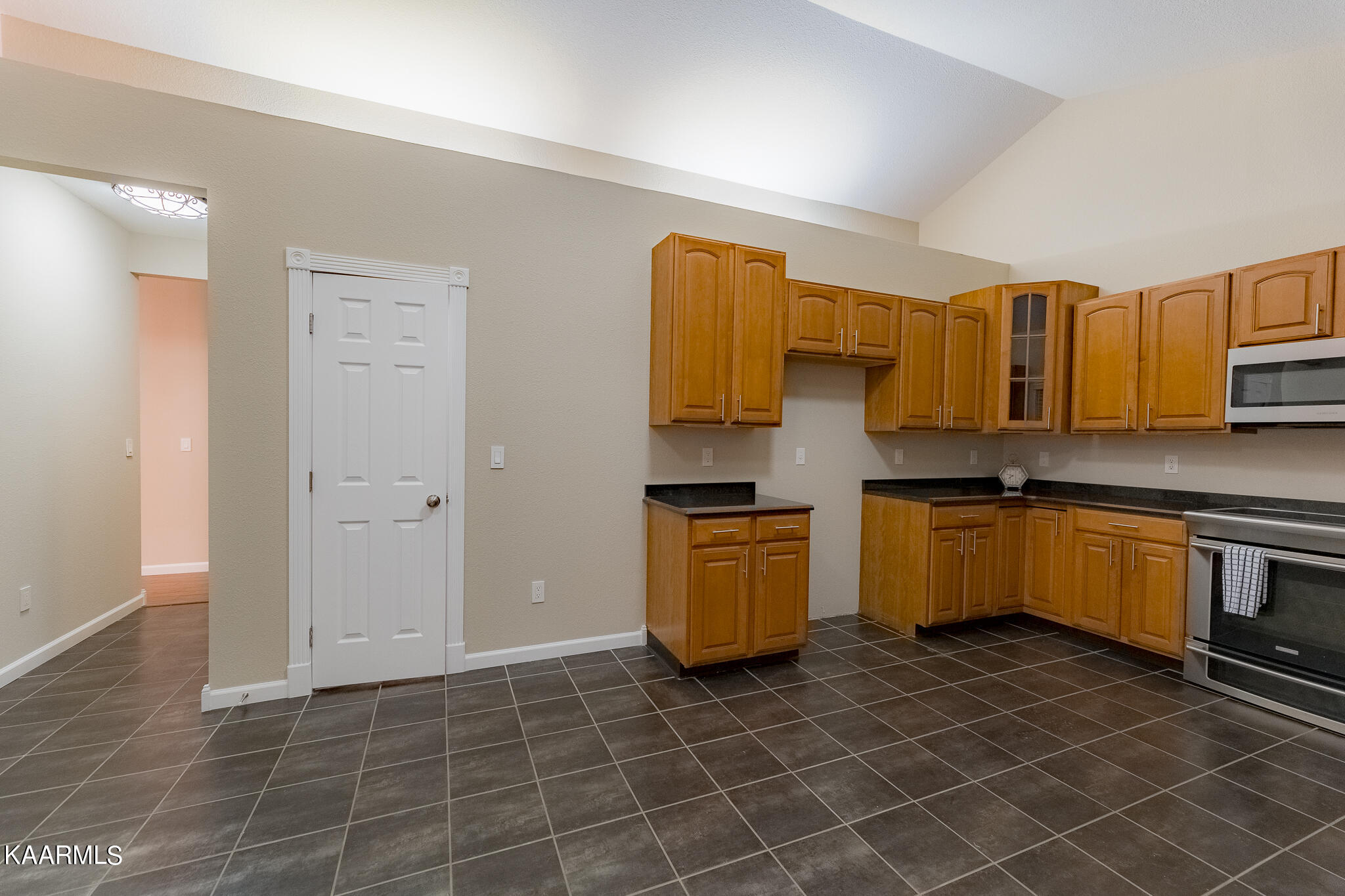 417 River Road Loudon, TN 37774 - Photo 17 of 42 Door to Pantry and access to hallway