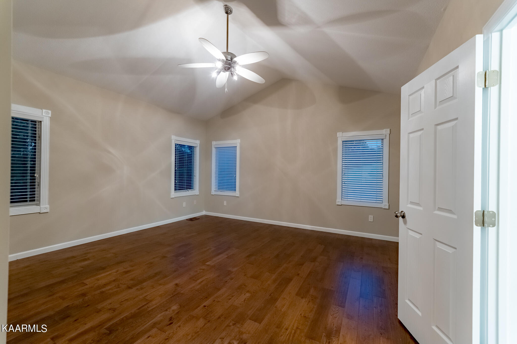 417 River Road Loudon, TN 37774 - Photo 19 of 42 Master Suite 1