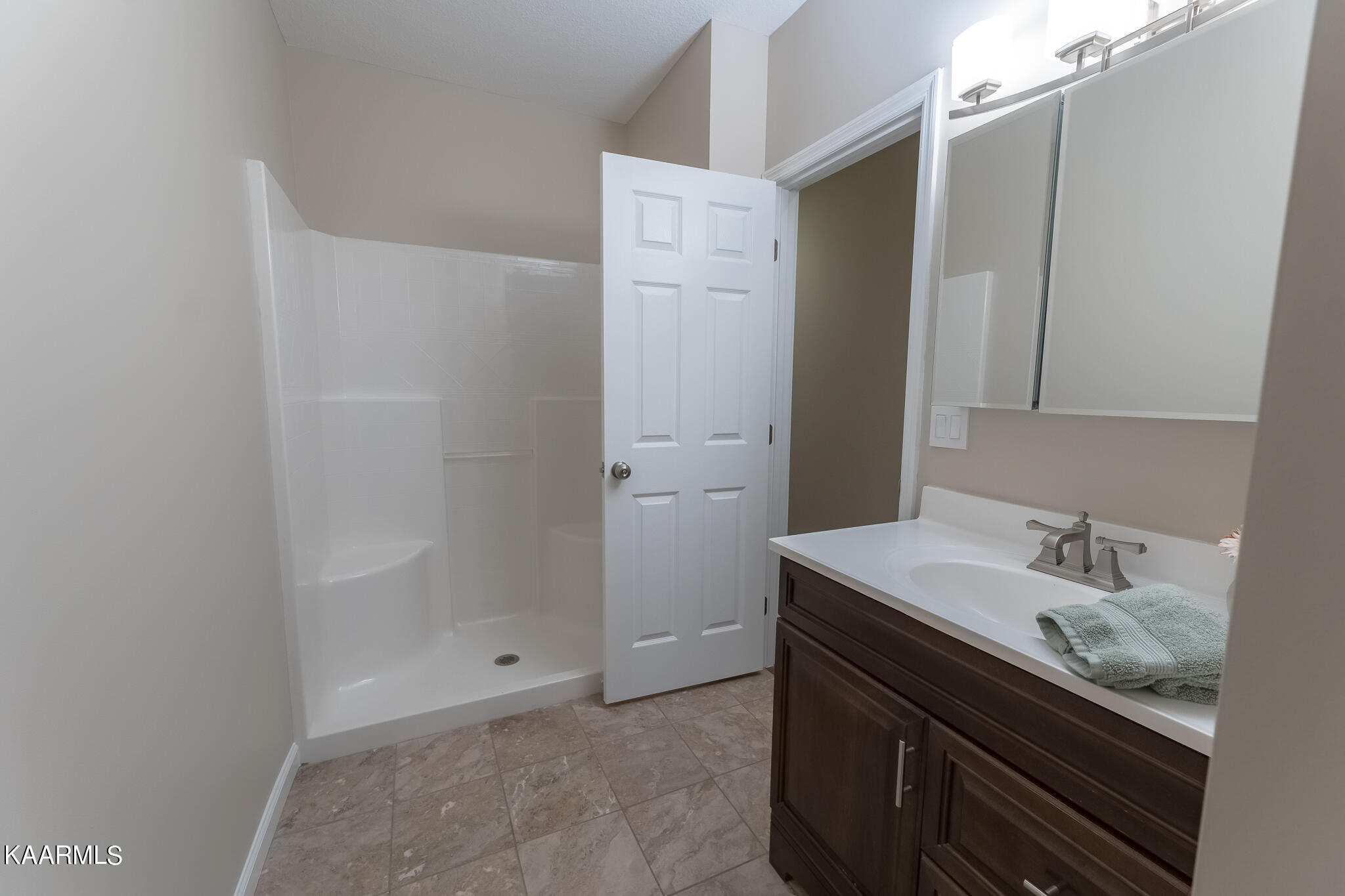 417 River Road Loudon, TN 37774 - Photo 20 of 42 En Suite 1
