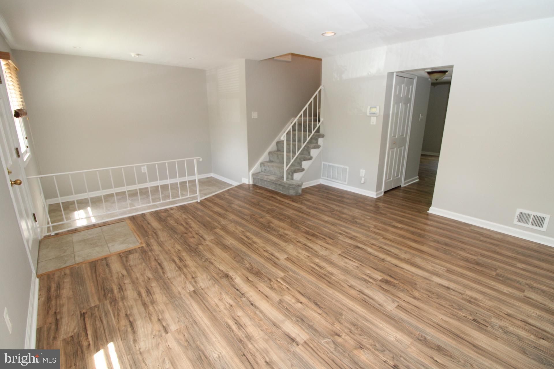 12137 Dove Circle Laurel, MD 20708 - Photo 2 of 25 Living Room