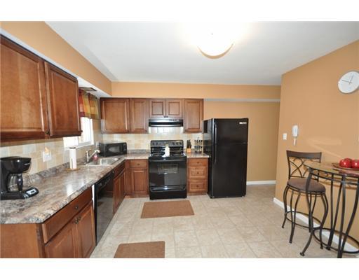 3959 Edge Road Brentwood, PA 15227 - Photo 5 of 18 Kitchen.