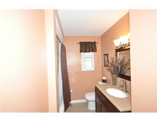 3959 Edge Road Brentwood, PA 15227 - Photo 6 of 18 Full Bath.