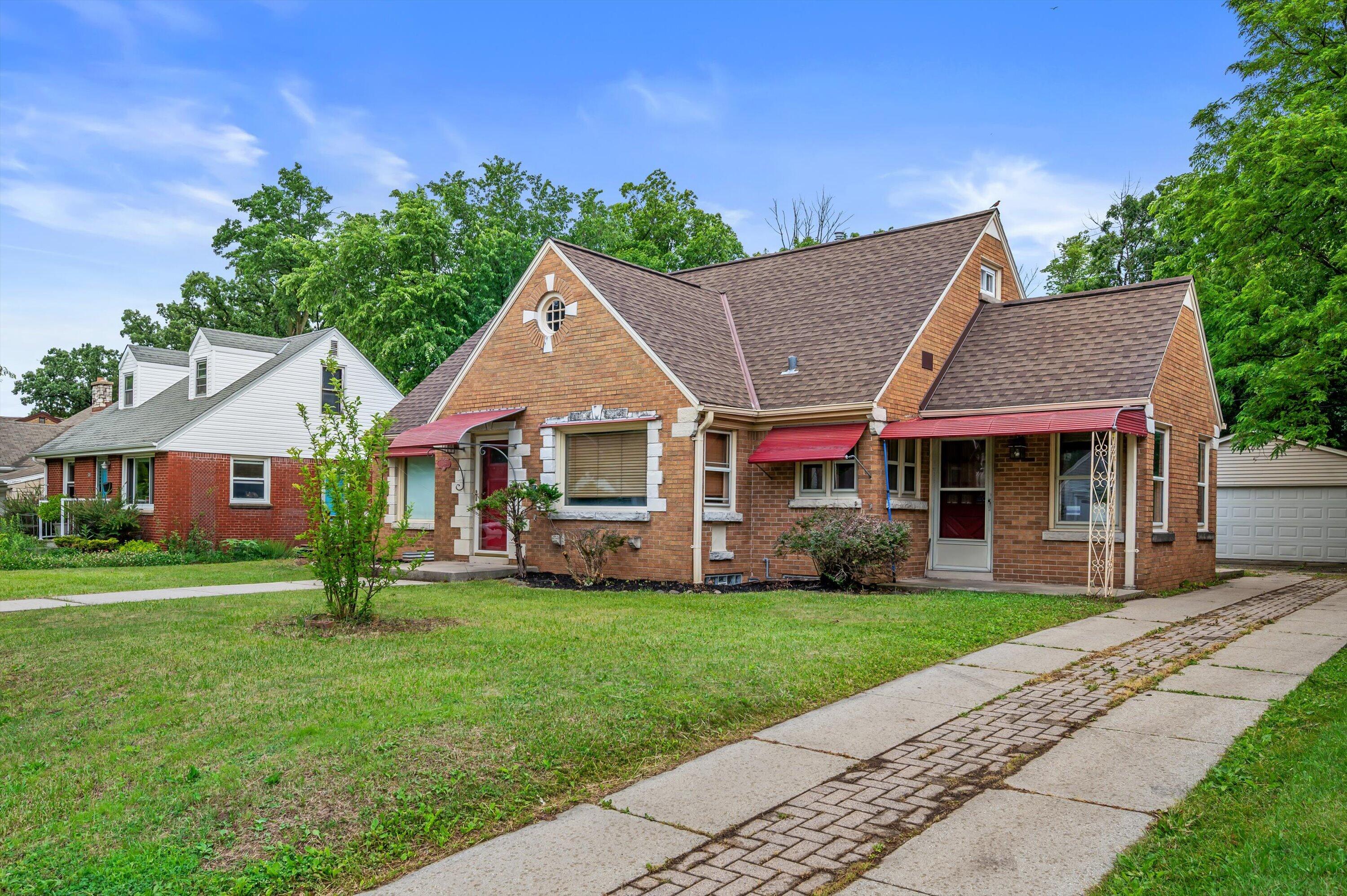 3366 South 35th Street Milwaukee, WI 53215 - Photo 2 of 31 02-DSC6320