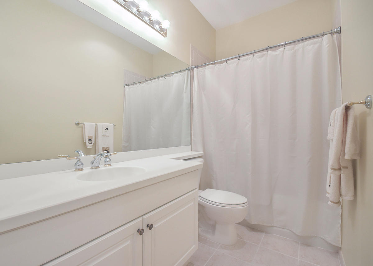 46 Lancaster Road Boynton Beach, FL 33426 - Photo 16 of 20 16 Bathroom