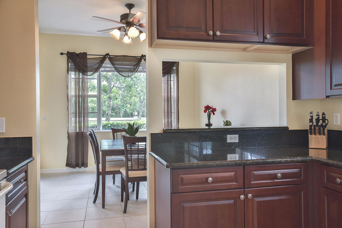 46 Lancaster Road Boynton Beach, FL 33426 - Photo 7 of 20 07 Kitchen4
