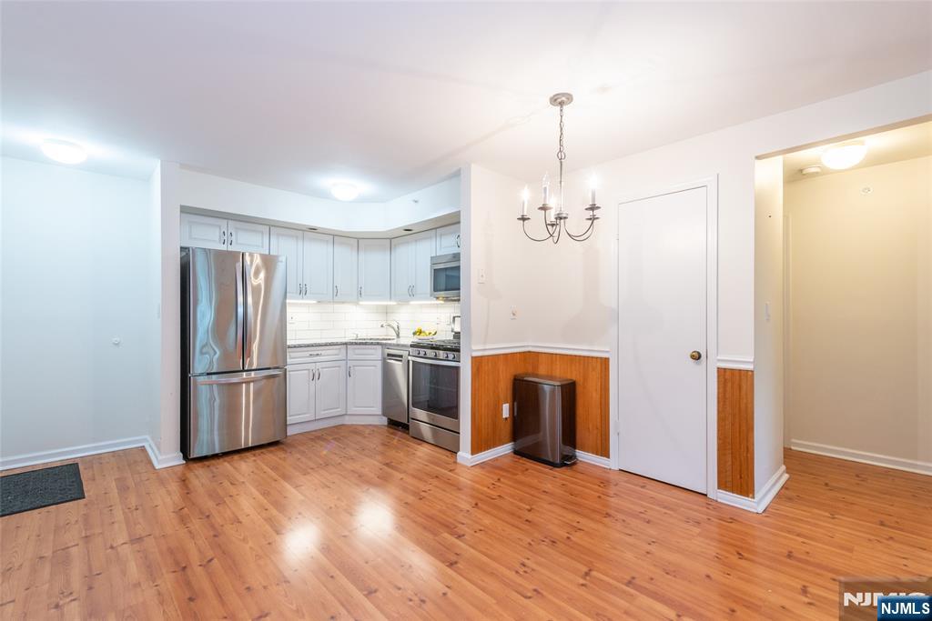 1406 Faulkner Court Mahwah, NJ 07430 - Photo 3 of 25