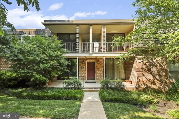 $350,000 | 3125 Patrick Henry Drive, Unit 230, Falls Church, VA 22044